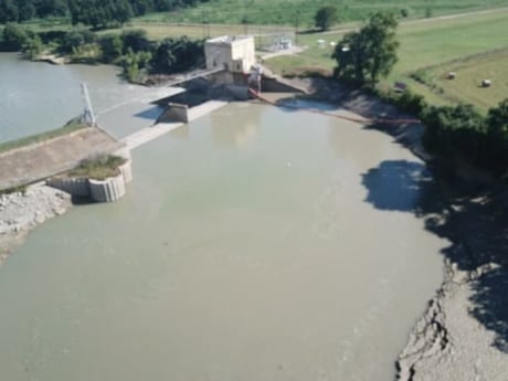 La pesca cerca de la presa es fenomenal.