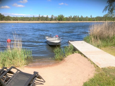 Privates Grundstück direkt am Meer, Sandstrand, Steg und Boot